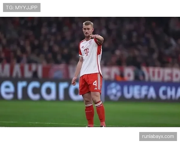 德里赫特未来前景备受关注,转会传闻引发多方热议 德里赫特未来前景备受关注,转会传闻引发多方热议