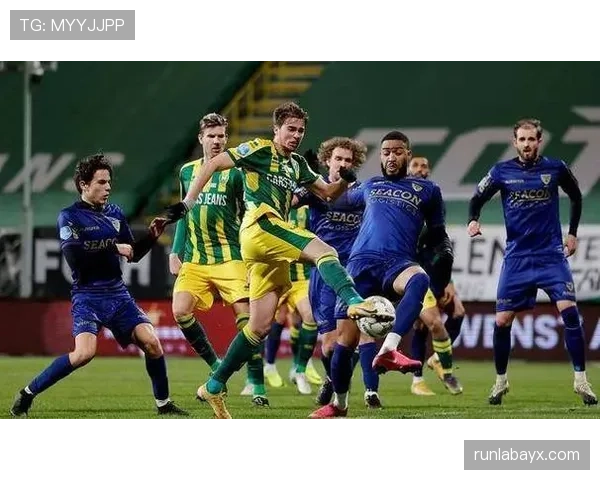 格罗宁根球员闪耀赛场,关键胜利助球队稳居联赛前列 格罗宁根球员闪耀赛场,关键胜利助球队稳居联赛前列