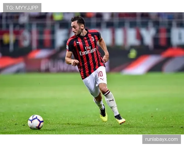 恰尔汗奥卢持续保持无球跑动状态 为球队攻防转换提供强大支援