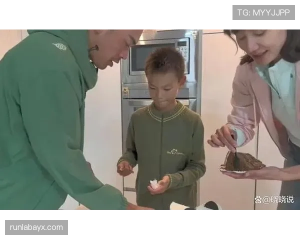 谢杏芳居然说普通炒菜太奢侈了？我还以为她家厨房就是五星级餐厅现场呢